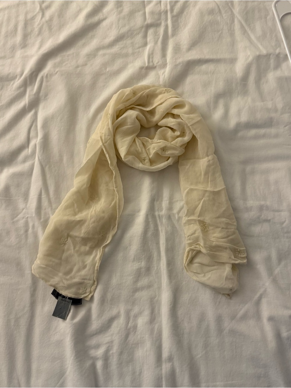Gap cream & white scarf with small embroidered floral motifs